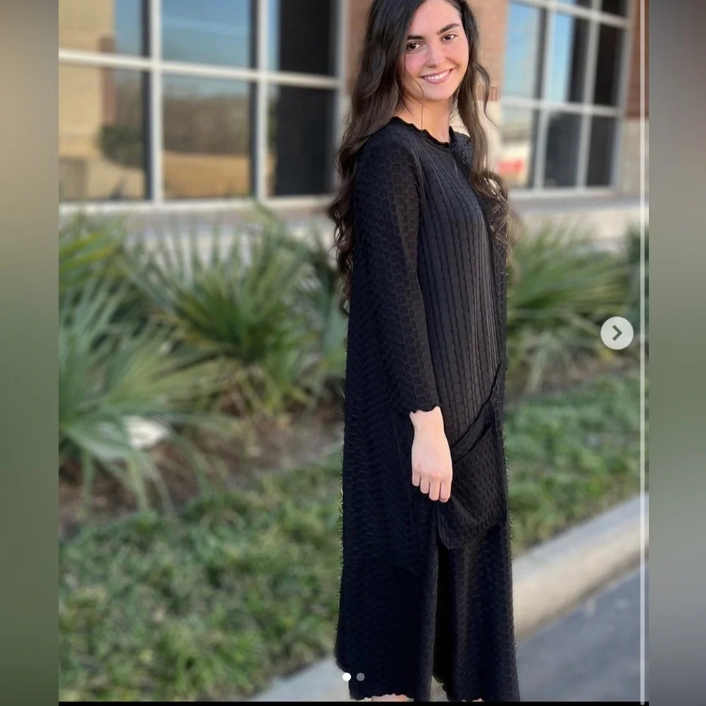 Tabitha Dress 🖤 - Picture 1 of 3